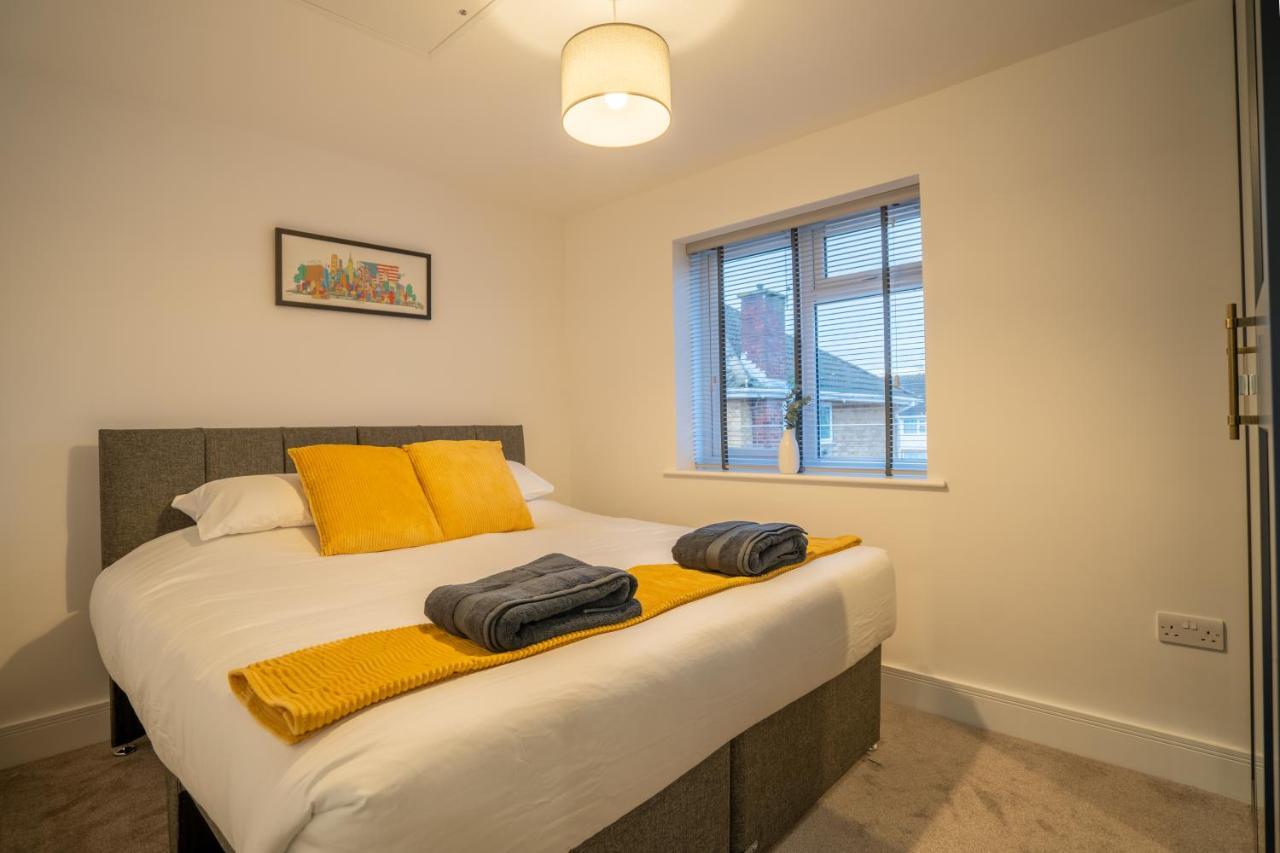 Mill Road Apartment First Floor Crawley  Buitenkant foto
