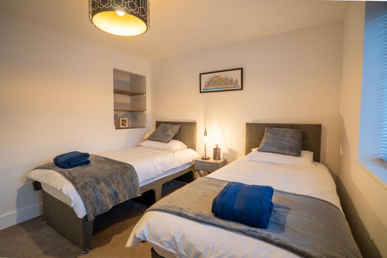 Mill Road Apartment First Floor Crawley  Buitenkant foto