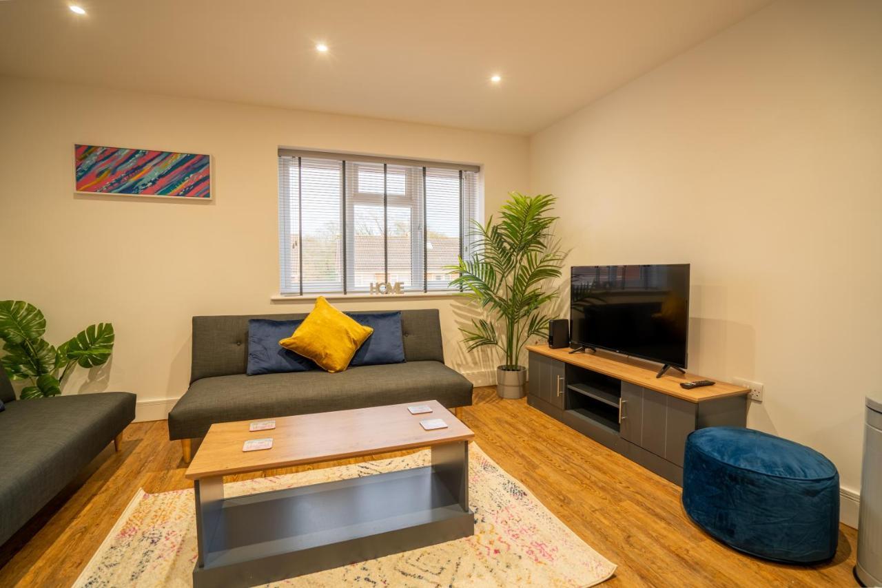 Mill Road Apartment First Floor Crawley  Buitenkant foto