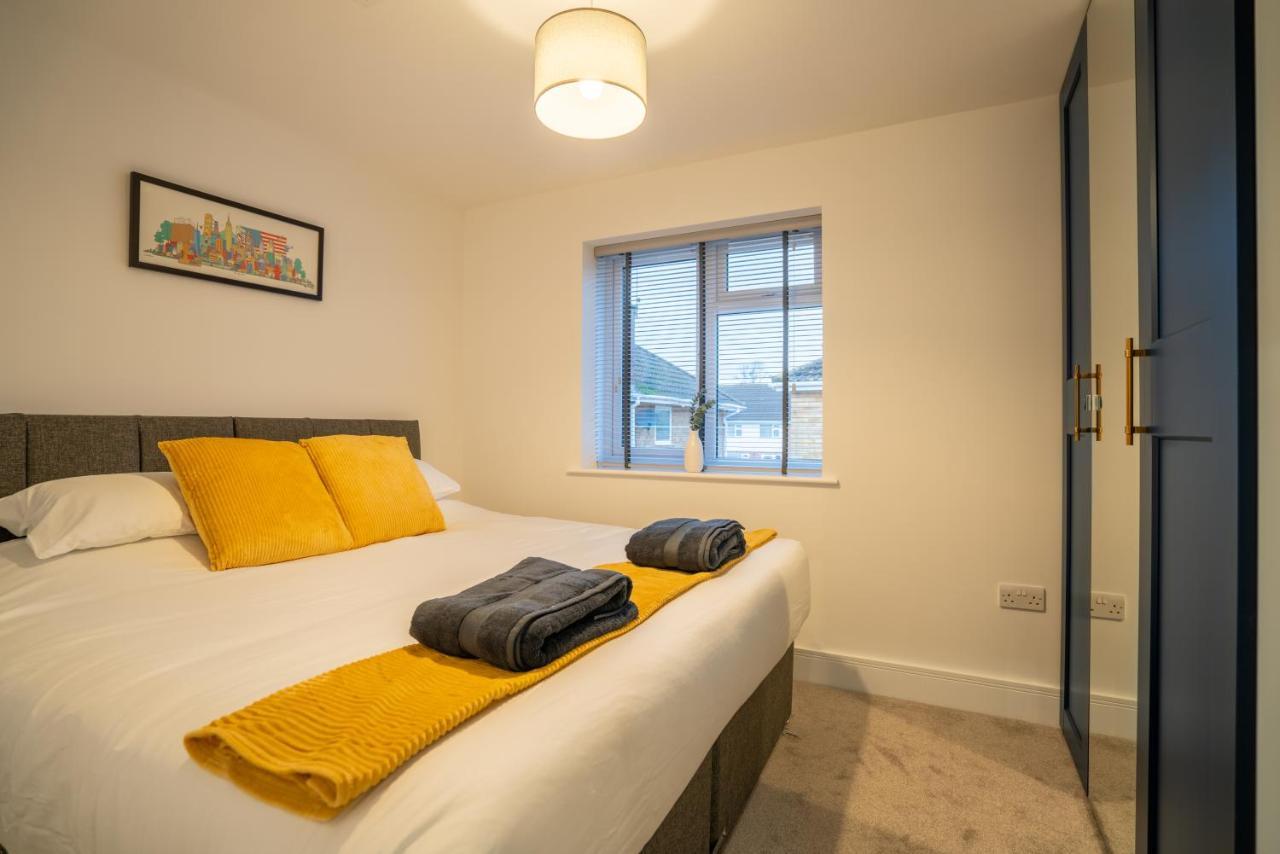 Mill Road Apartment First Floor Crawley  Buitenkant foto