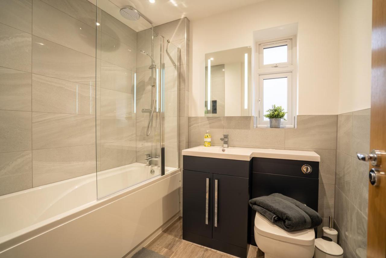 Mill Road Apartment First Floor Crawley  Buitenkant foto