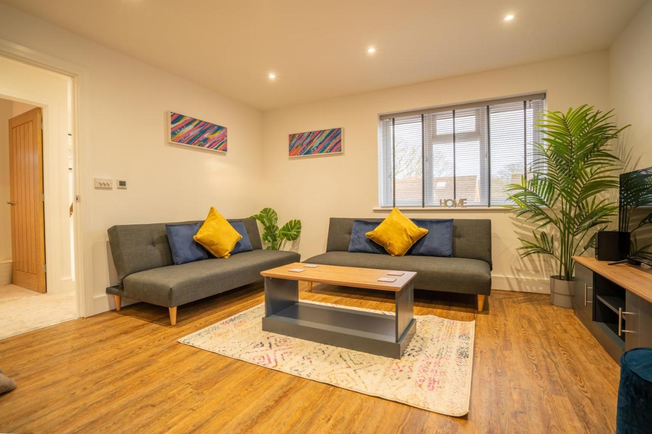 Mill Road Apartment First Floor Crawley  Buitenkant foto